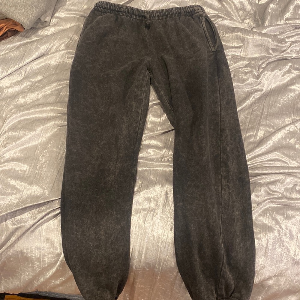 black sweatpants